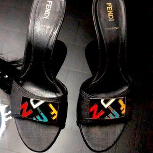 Black Fendi sandals.🖤